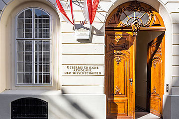 Das Gebäude der Österreichischen Akademie der Wissenschaften, Straßenansicht
